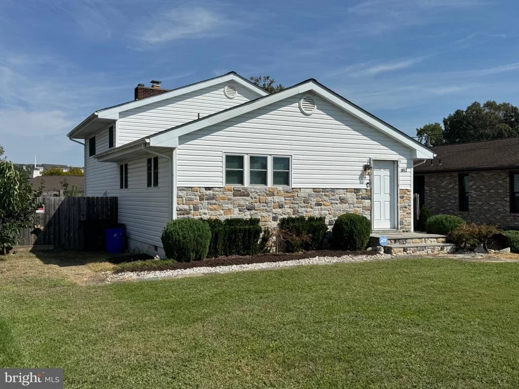 Photo of 1952 FOREST DRIVE
