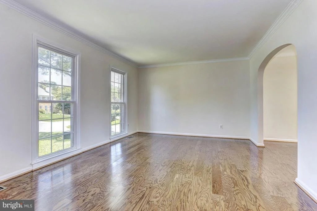Photo of 18312 QUEEN ELIZABETH DRIVE