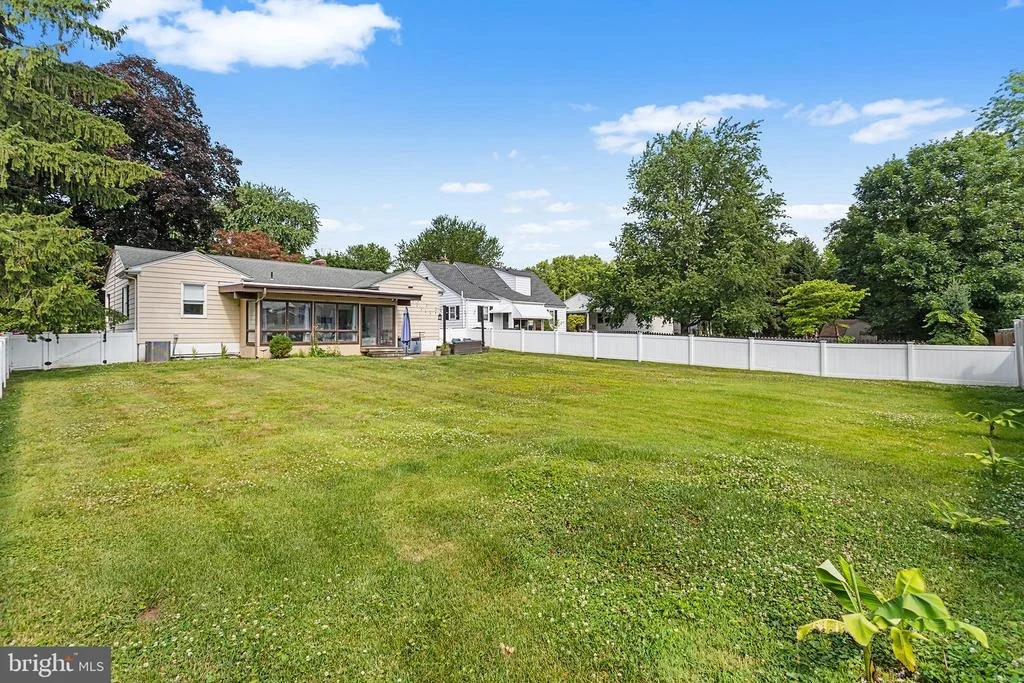 Photo of 600 MAPLE