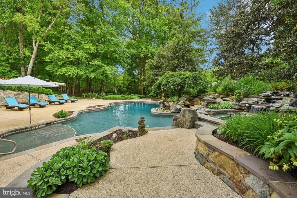 Photo of 9939 BENTCROSS DRIVE