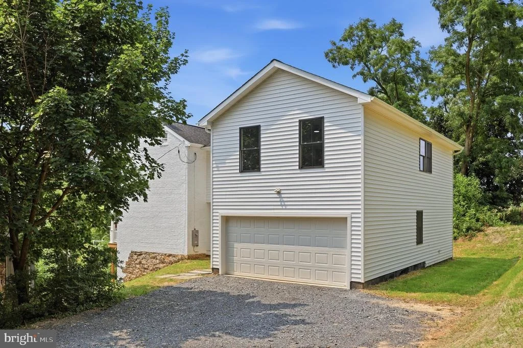 Photo of 11523 HANDBOARD ROAD