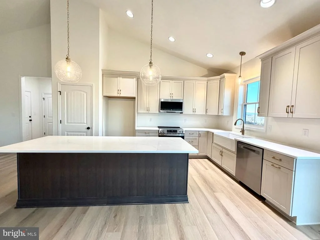 Photo of 663 CURTIS DRIVE