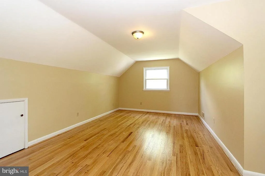 Photo of 911 WHITE WAY