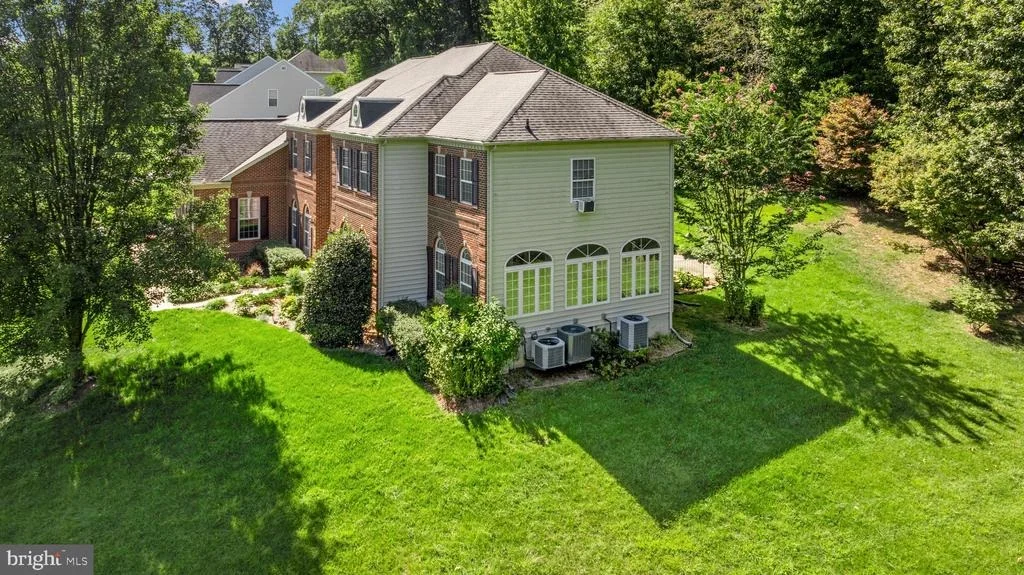 Photo of 915 ZENITH DRIVE