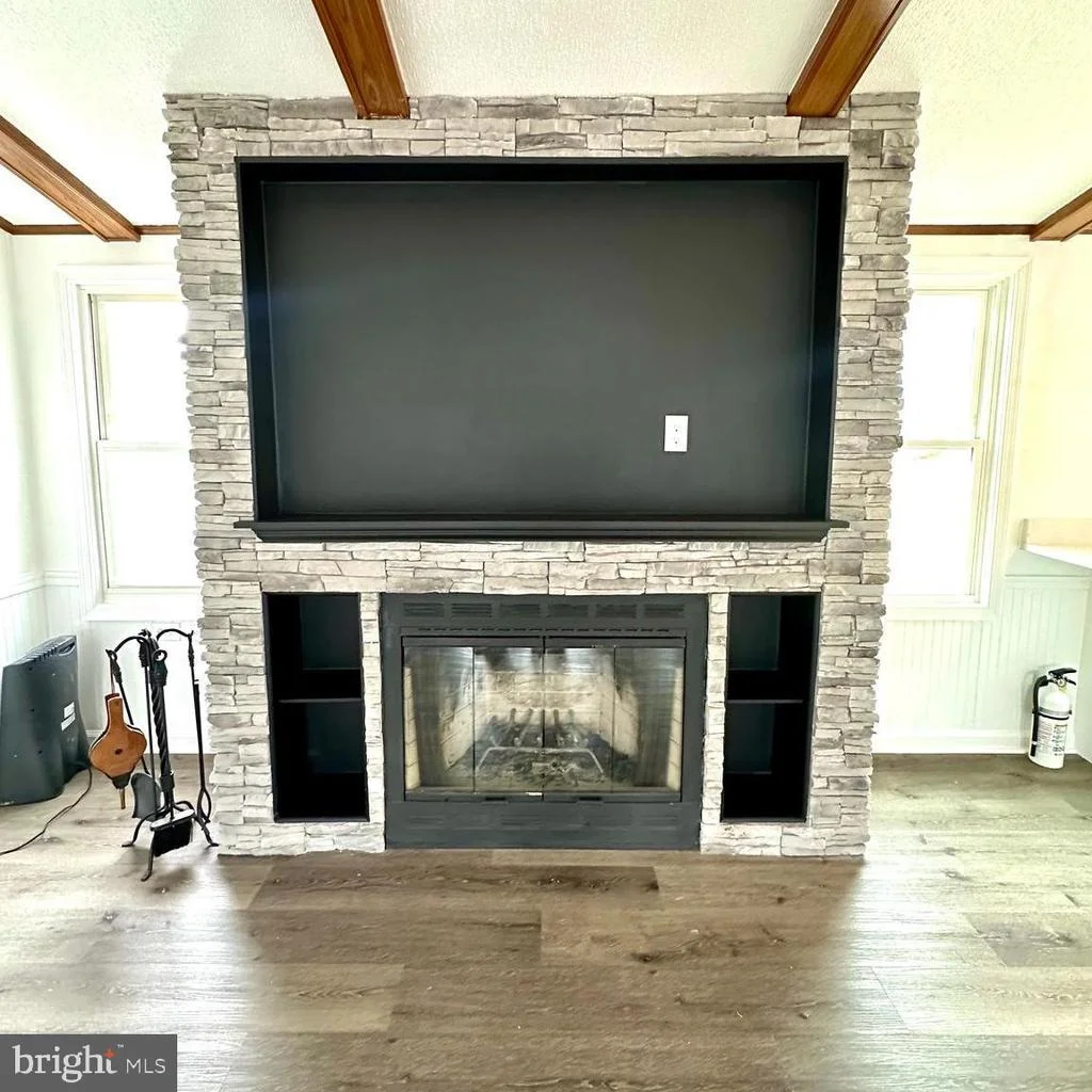 Photo of 606 RED OAK DRIVE