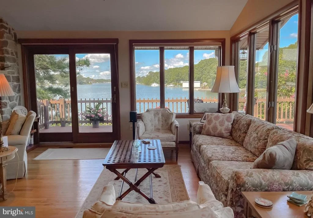 Photo of 222 HARBOR DRIVE