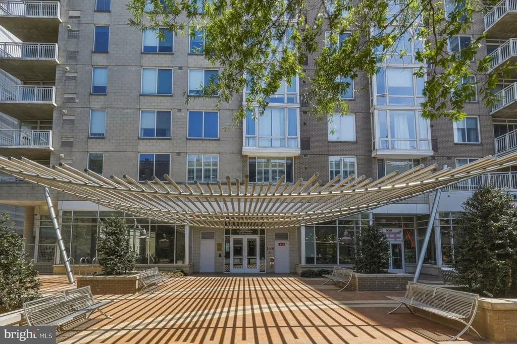 Photo of Unit 1305 at 930 WAYNE AVENUE