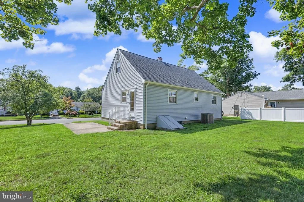 Photo of 16 RUNNING BROOK ROAD