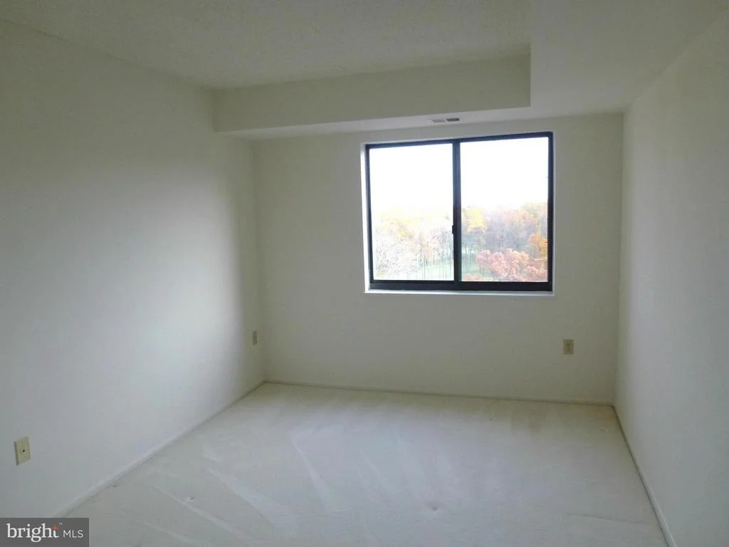 Photo of Unit 3923 at 15115 INTERLACHEN DRIVE