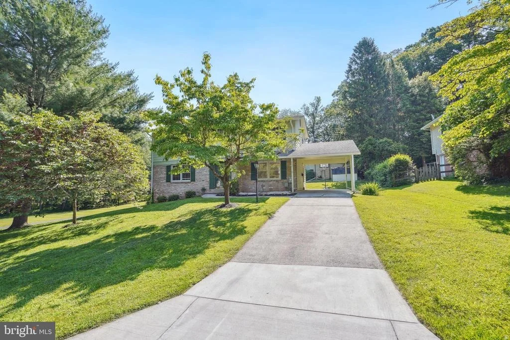 Photo of 882 DIAMOND DRIVE