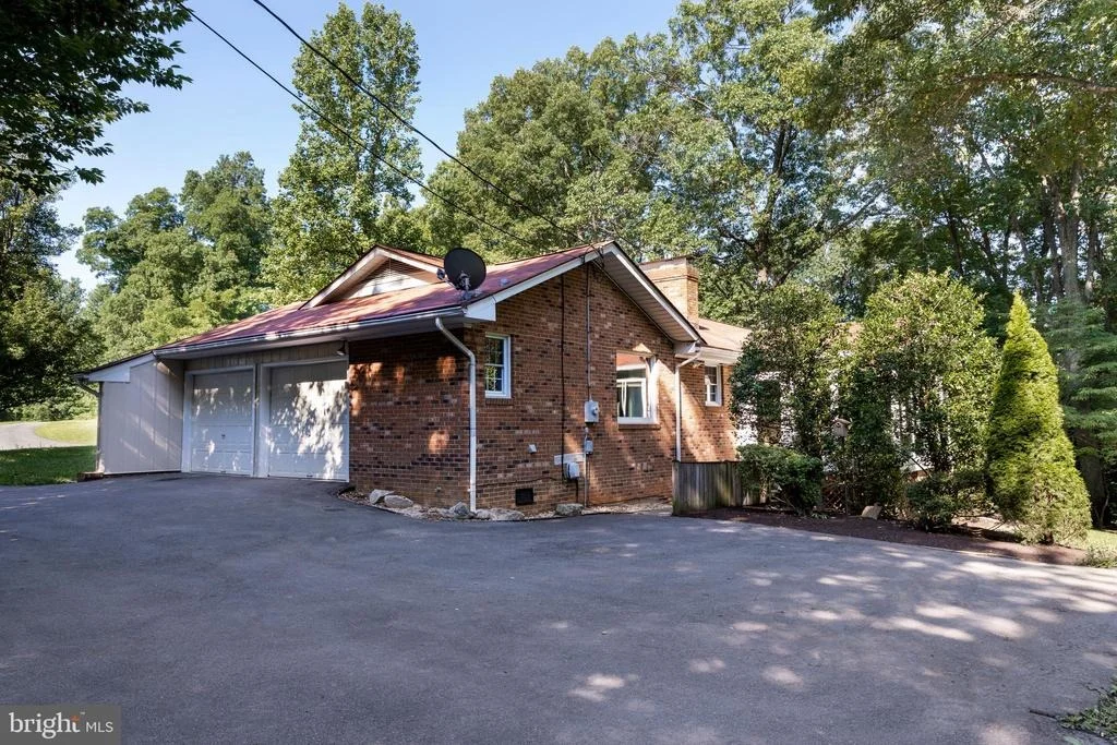 Photo of 2521 JONES ROAD
