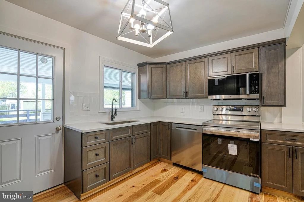 Photo of 10 BAY VIEW AVENUE