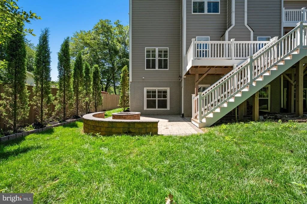 Photo of 8404 STONEWALL DRIVE
