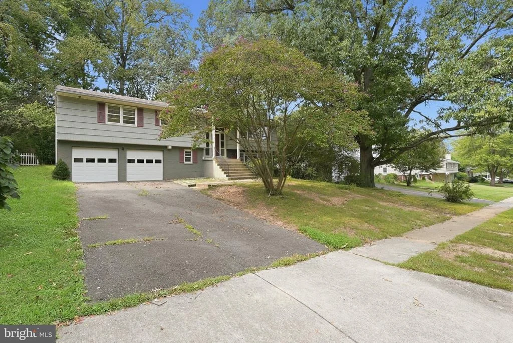 Photo of 8400 BOUND BROOK LANE