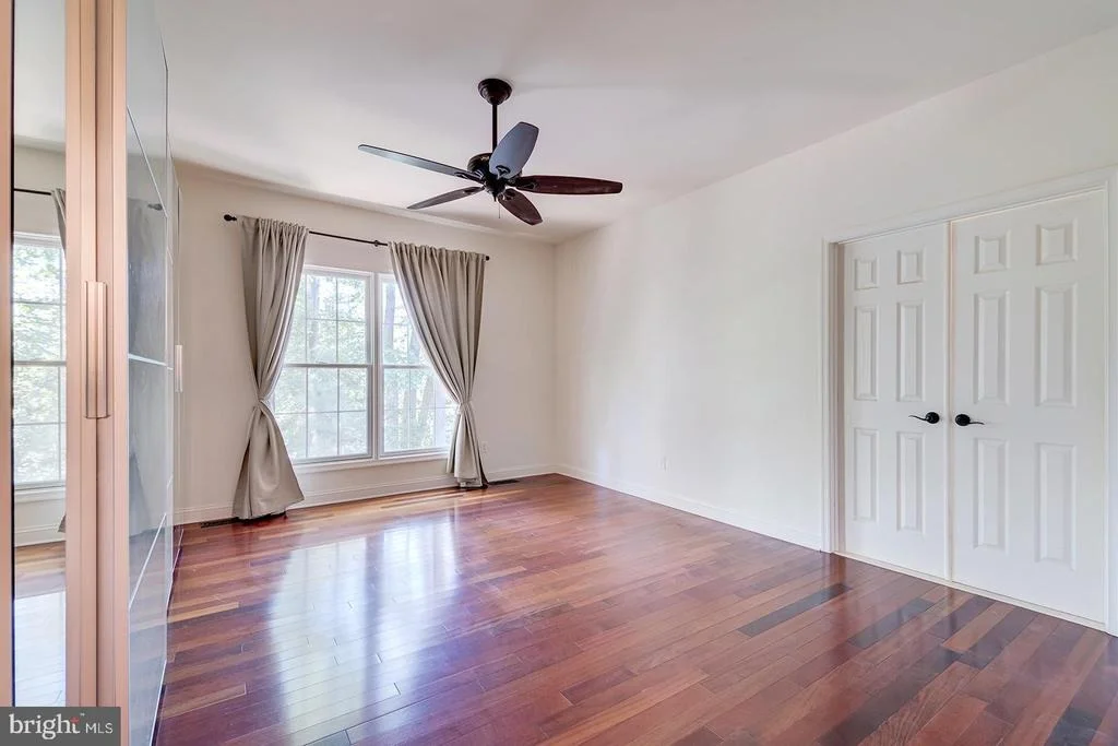 Photo of 142 W SHORE DRIVE