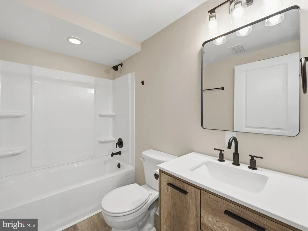 Photo of 17608 FOREST GLEN CIRCLE