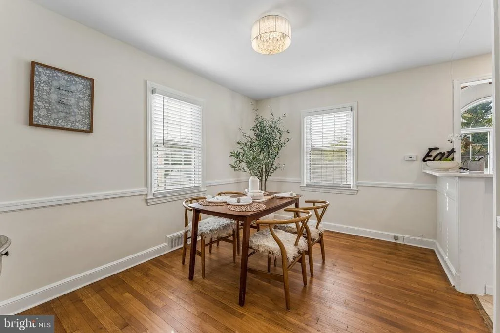 Photo of 812 FOREST GLEN ROAD