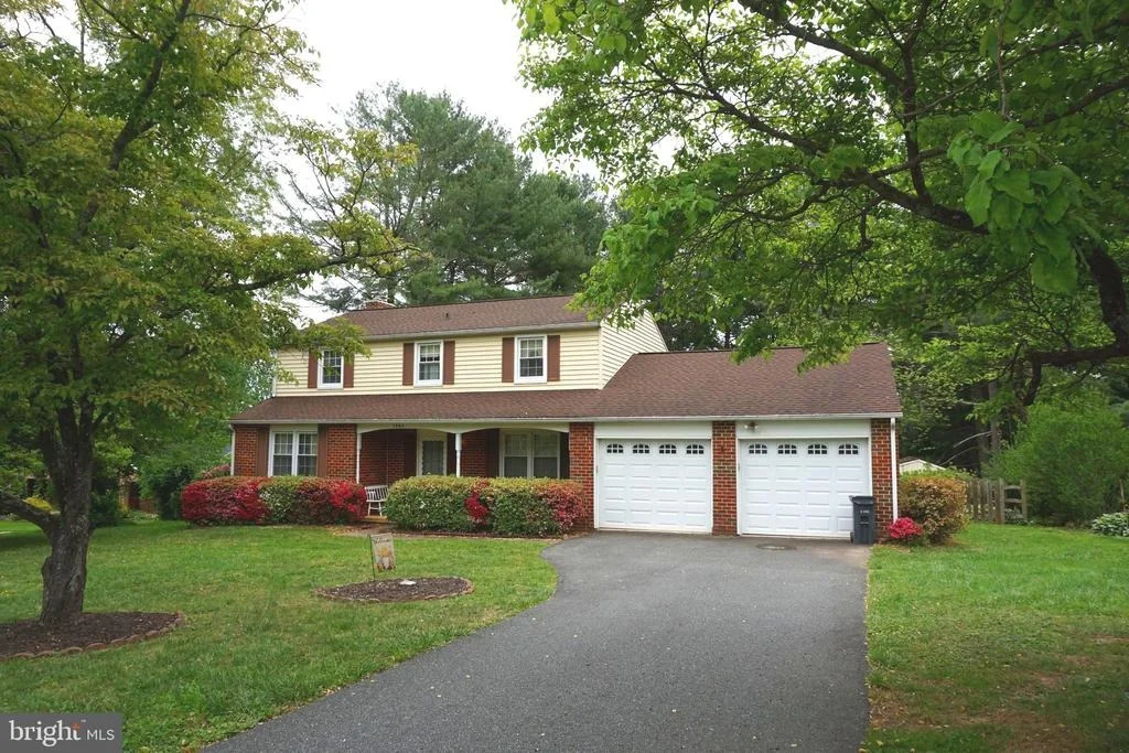Photo of 1304 CHEZ COURT