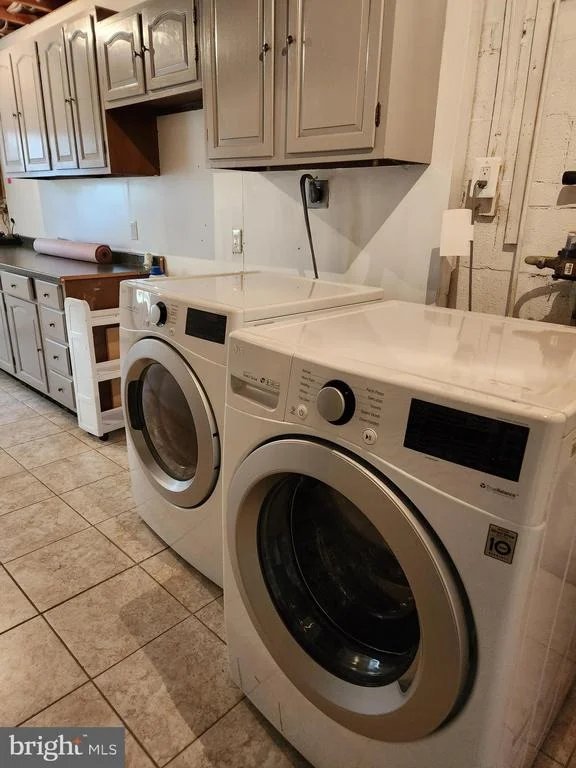 Photo of 8230 RIVERSIDE ROAD