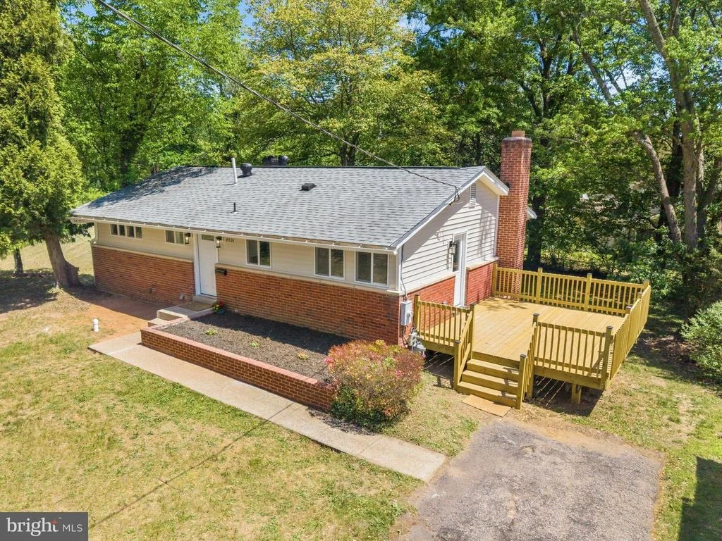 Photo of 4501 APPLE TREE DRIVE