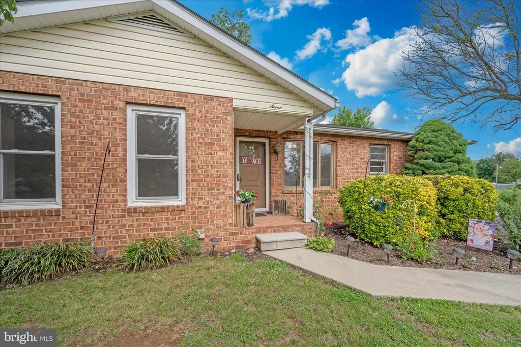 Photo of 7 DELLA LANE