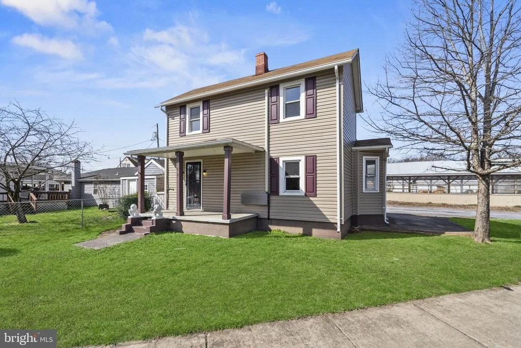 Photo of 822 N COMMERCE AVENUE