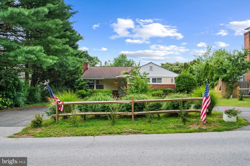 Photo of 803 JOPPA ROAD W