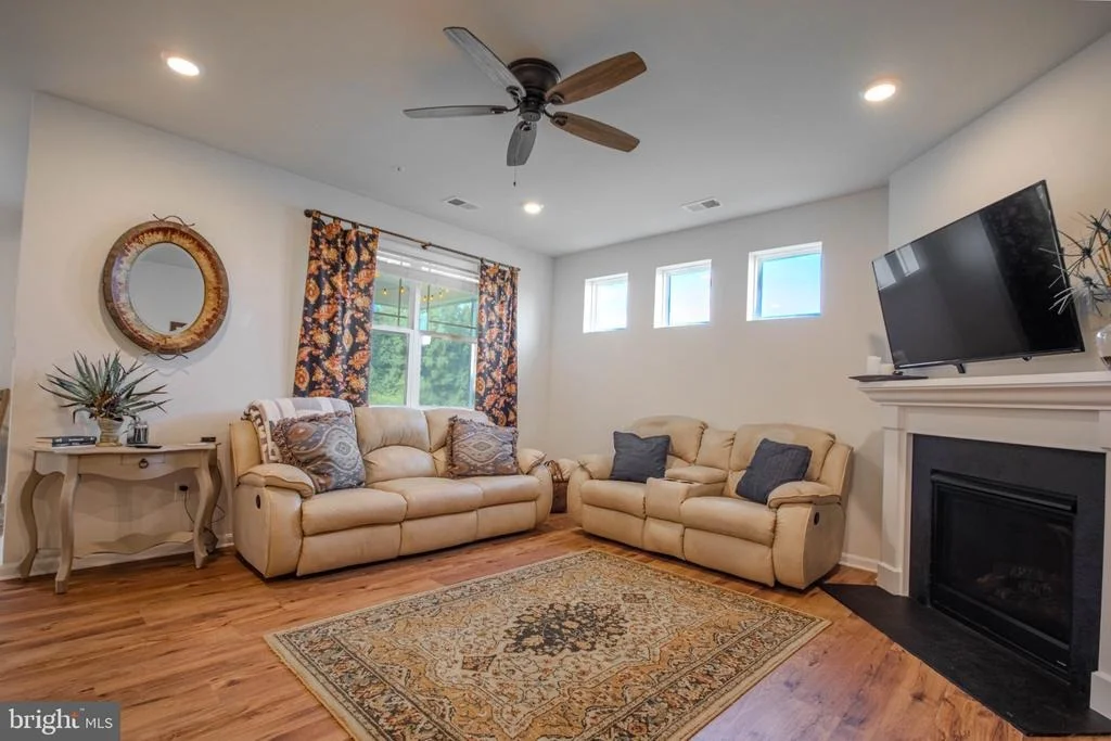 Photo of 406 TWIN CREEKS DRIVE