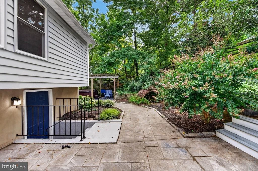 Photo of 100 HILLSIDE ROAD