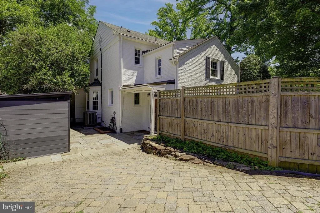 Photo of 3905 LAIRD PLACE