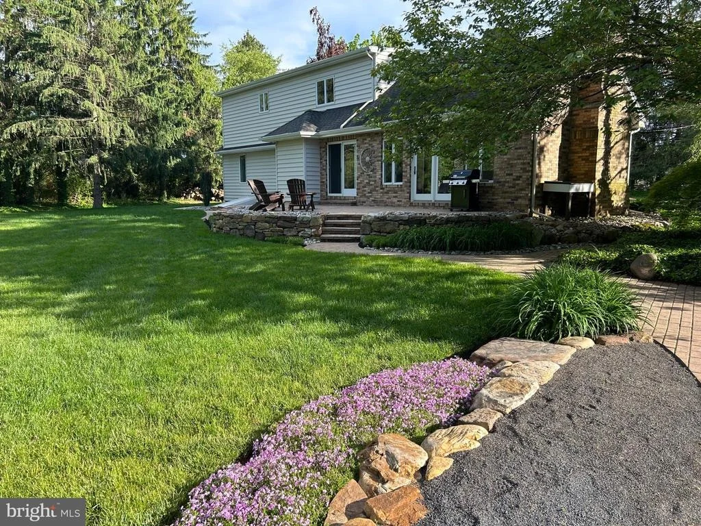 Photo of 902 N ISLAND ROAD