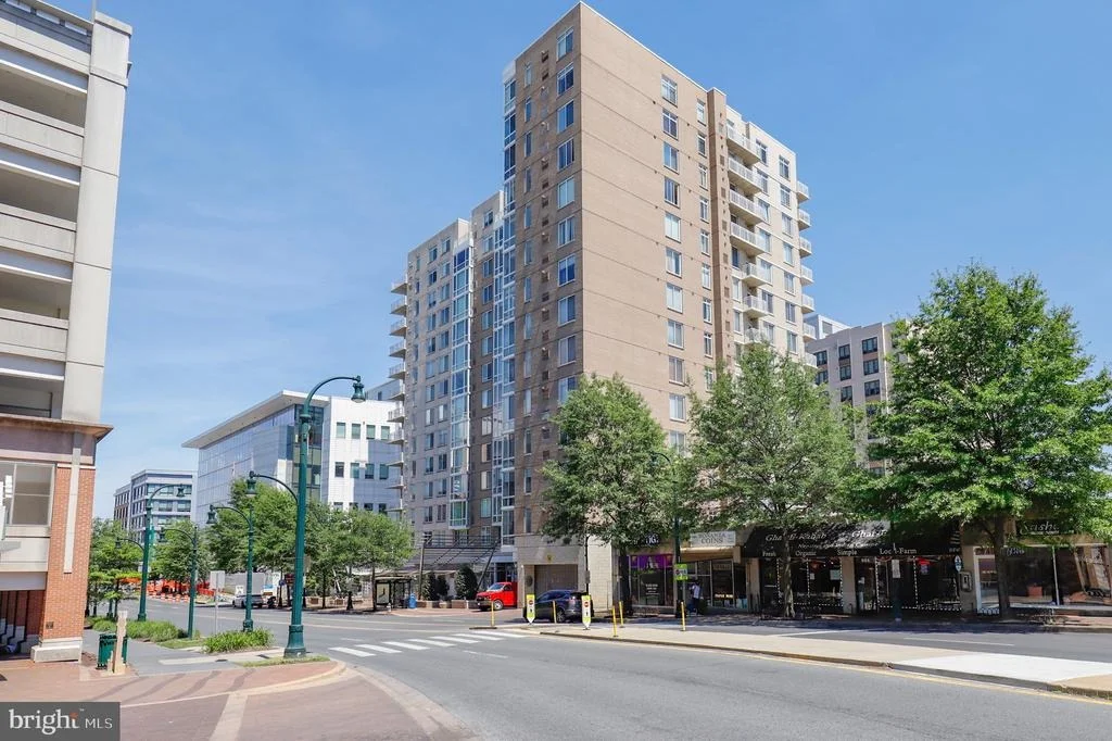 Photo of Unit 1305 at 930 WAYNE AVENUE