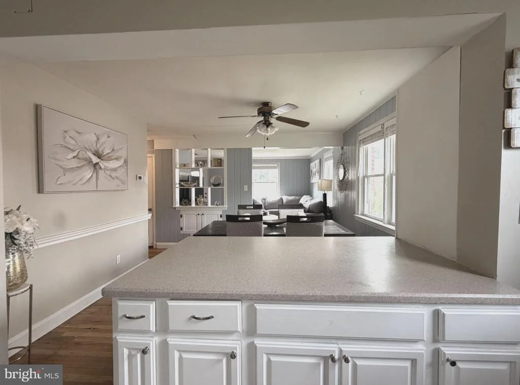 Photo of 6011 EASTERN PARKWAY