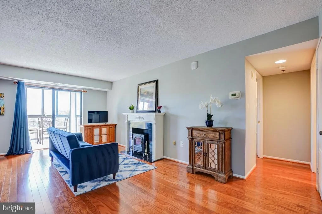 Photo of Unit 1625 at 15101 INTERLACHEN DRIVE