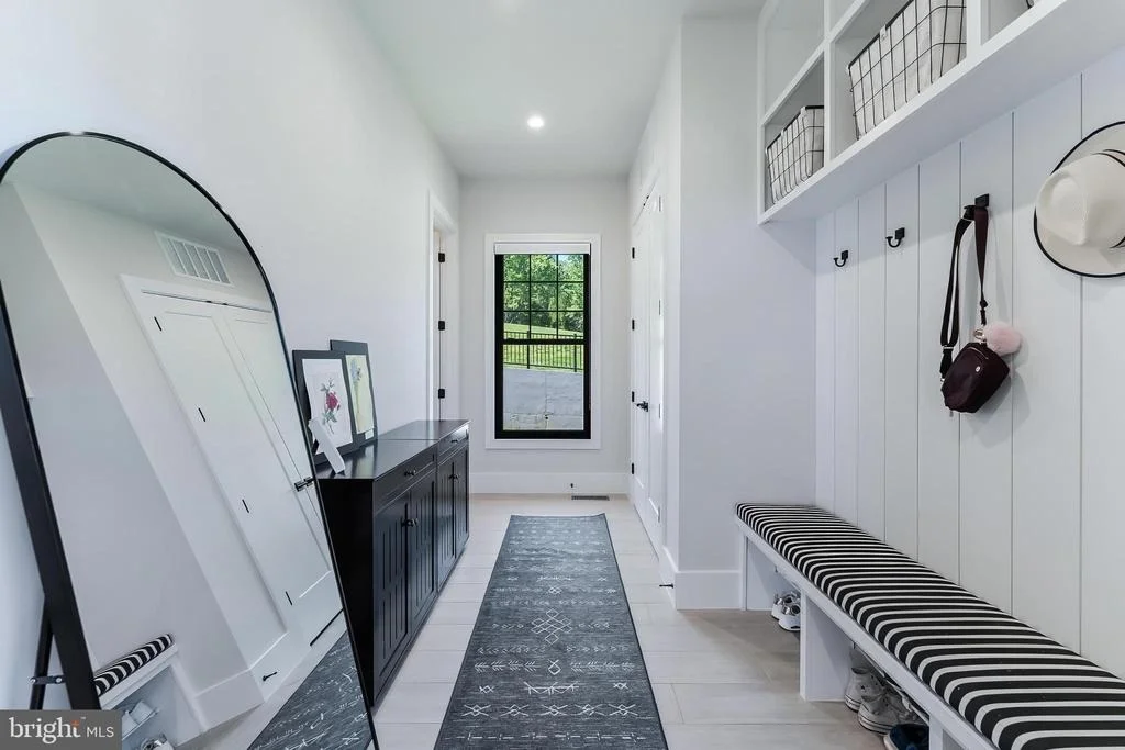 Photo of 952 WALKER ROAD