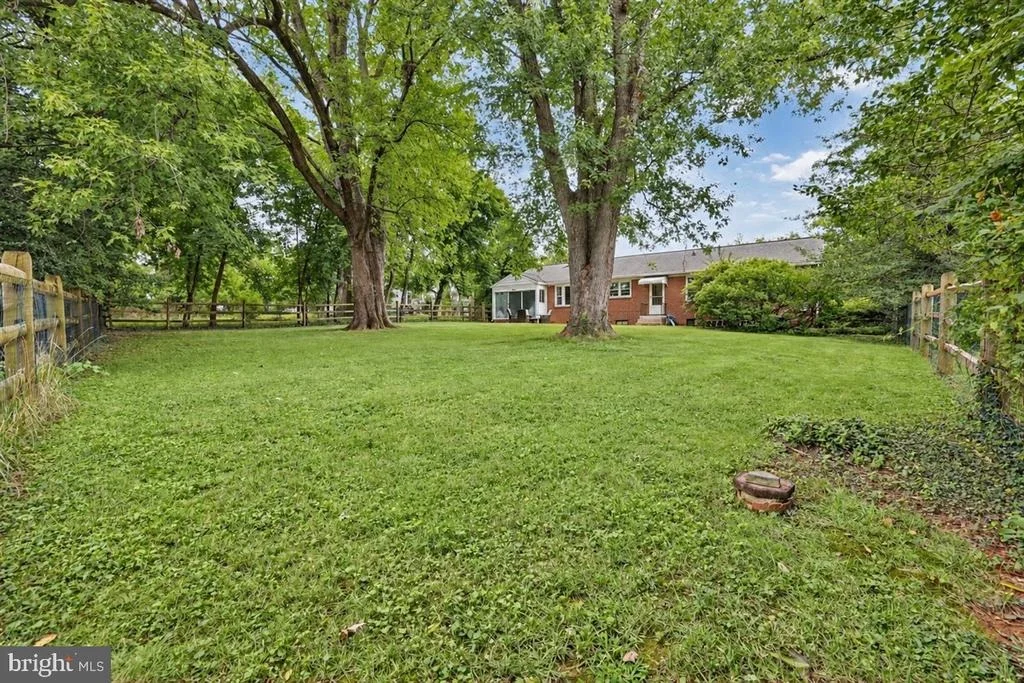 Photo of 1221 DULANEY VALLEY ROAD