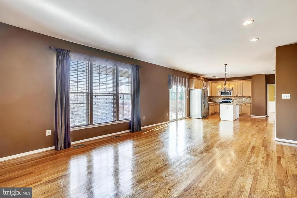 Photo of 2240 W GREENLEAF DRIVE