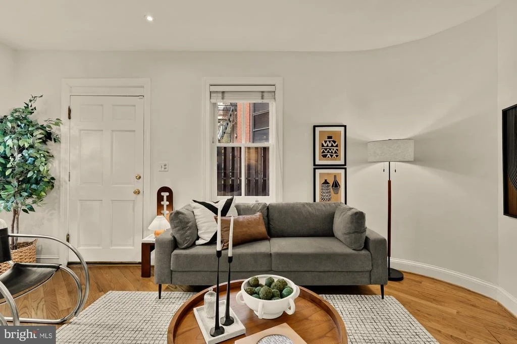 Photo of Unit 2 at 6 LOGAN CIRCLE NW