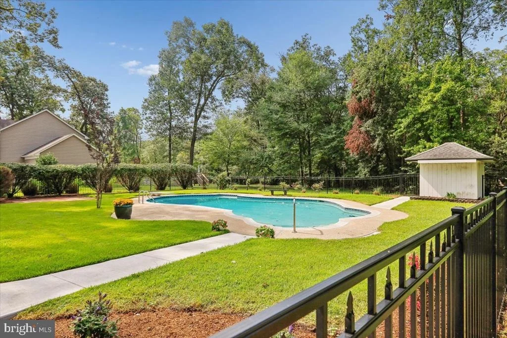 Photo of 833 MEADOW ROAD