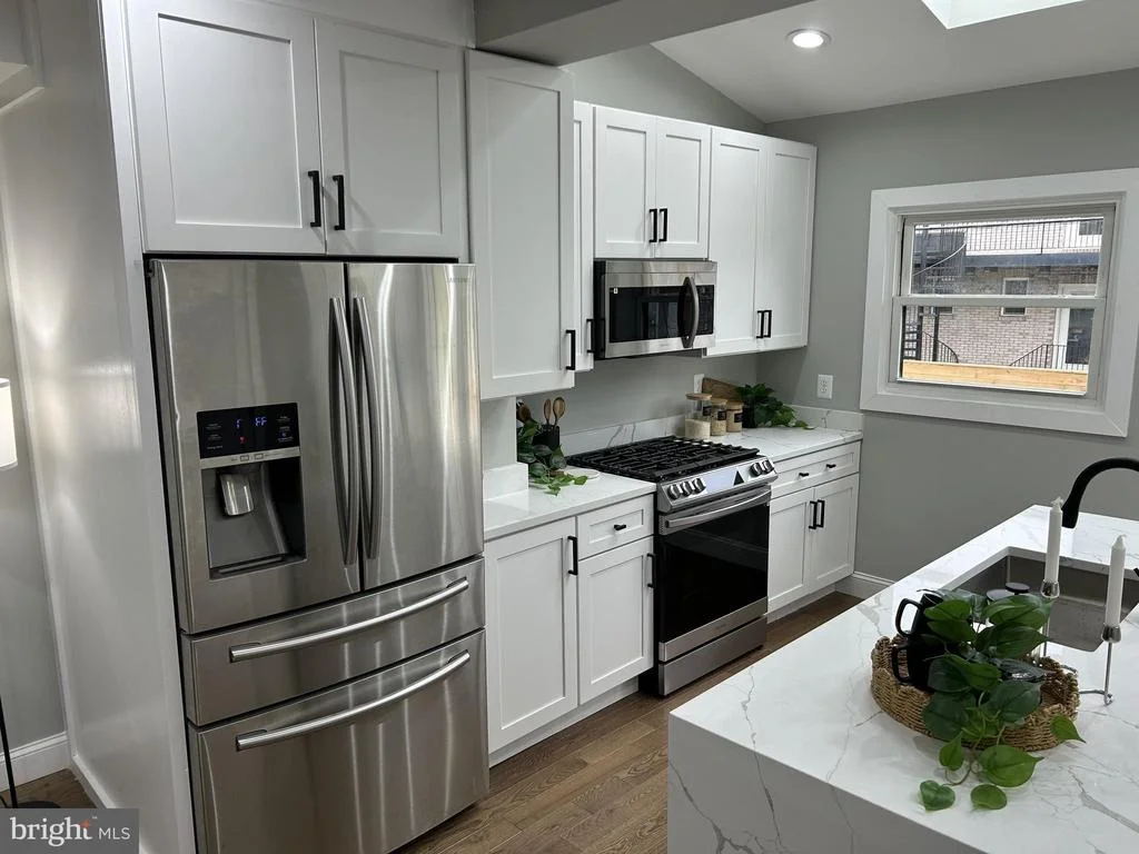 Photo of 928 PERRY PLACE NE