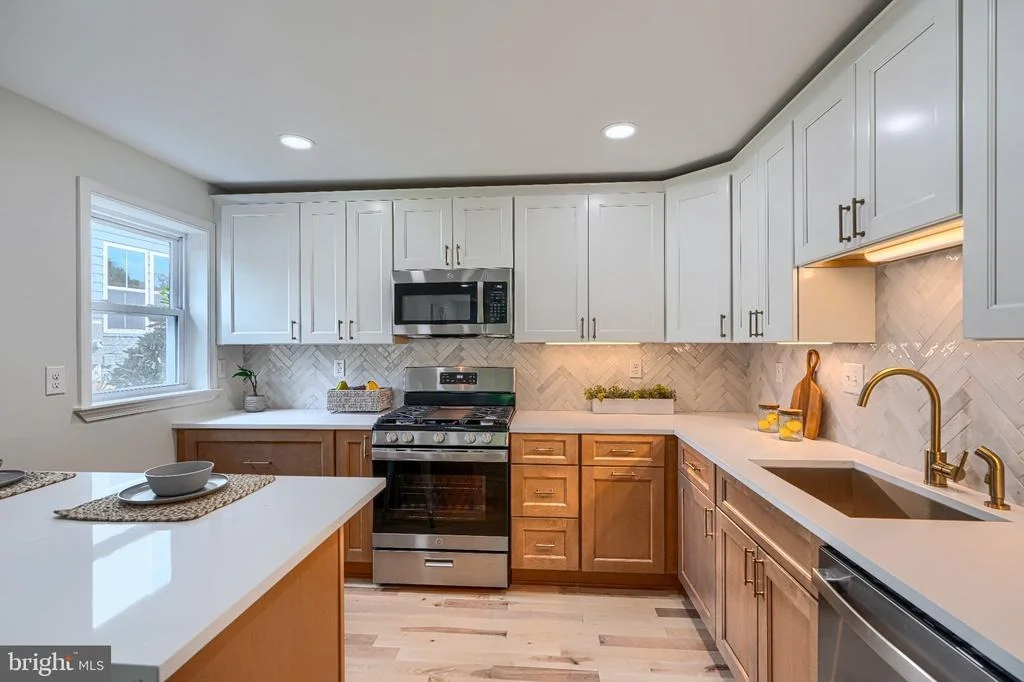 Photo of 11305 MAPLEVIEW DRIVE