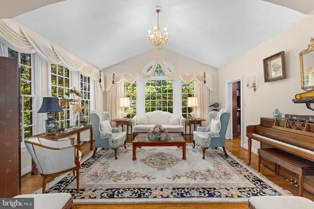 Photo of 897 CHINQUAPIN ROAD
