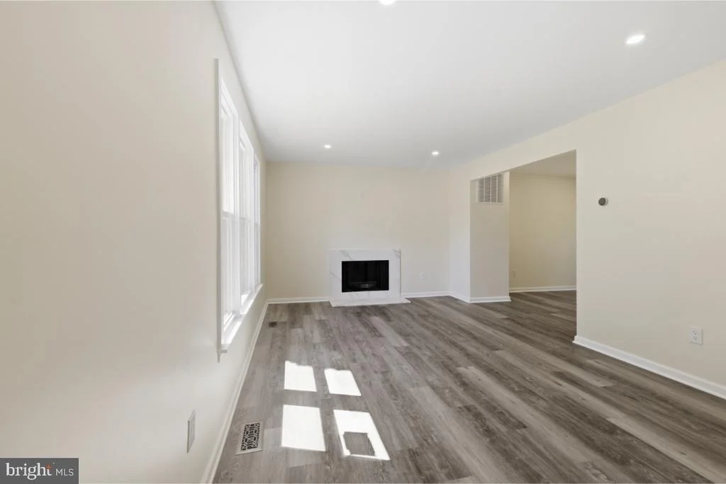 Photo of 24823 CUTSAIL DRIVE