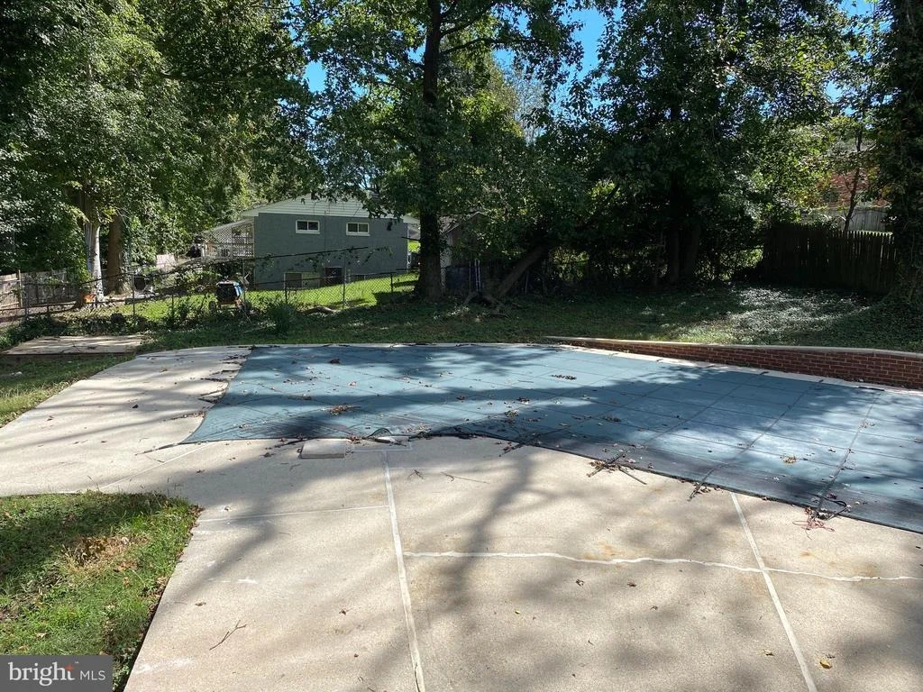 Photo of 6002 MIDDLETON LANE