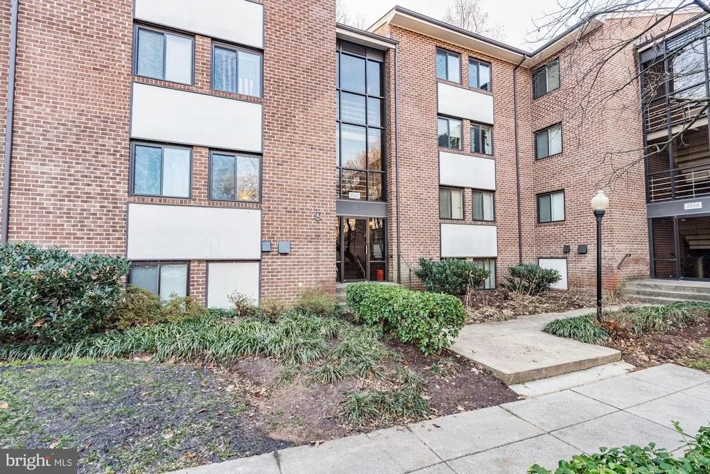 Photo of Unit 1A at 1540 NORTHGATE SQUARE