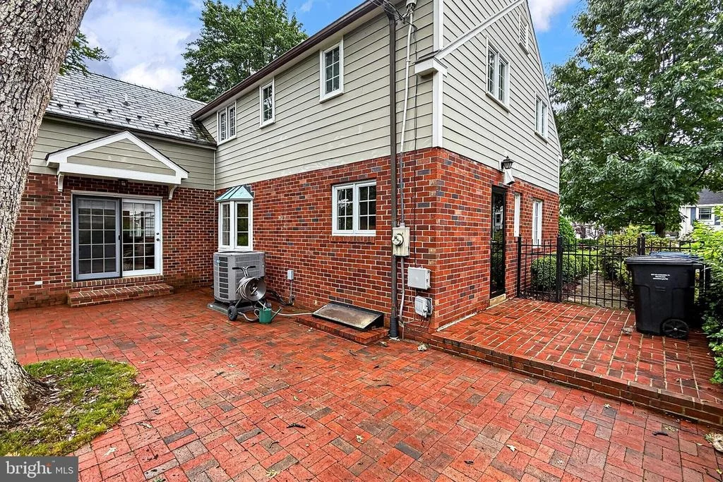 Photo of 809 ENDERBY DRIVE