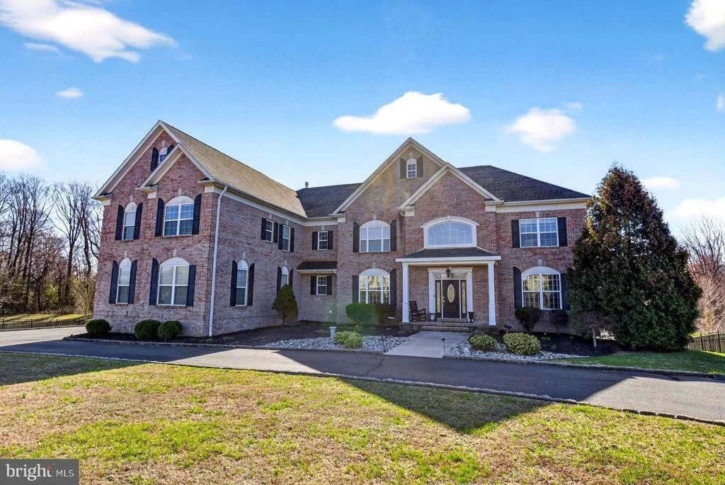 Photo of 207 EMERALD LANE