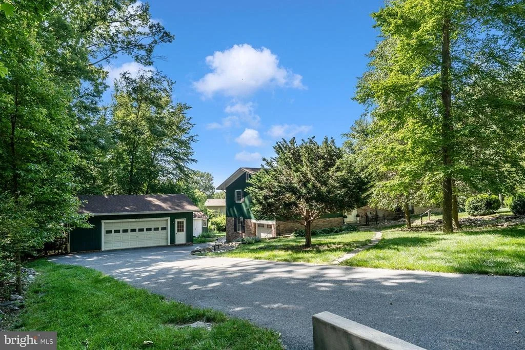 Photo of 6213 WHITE OAK DRIVE