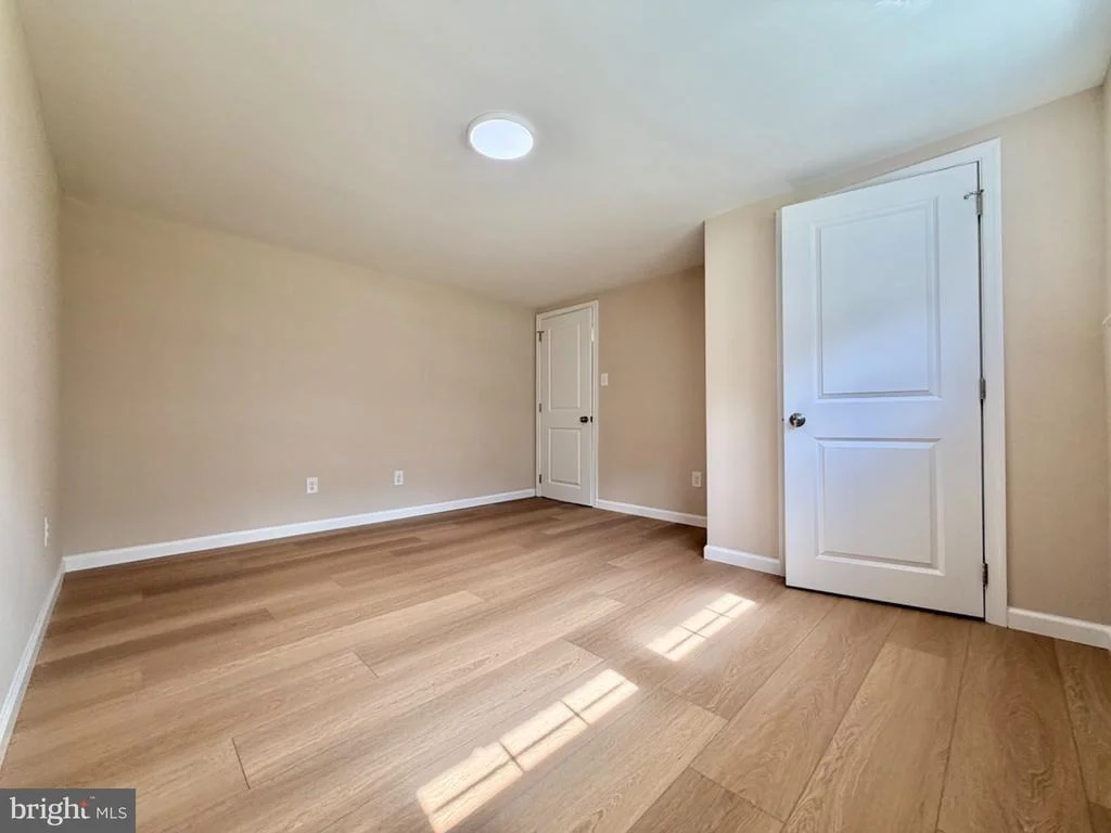 Photo of 806 SUNSET DRIVE