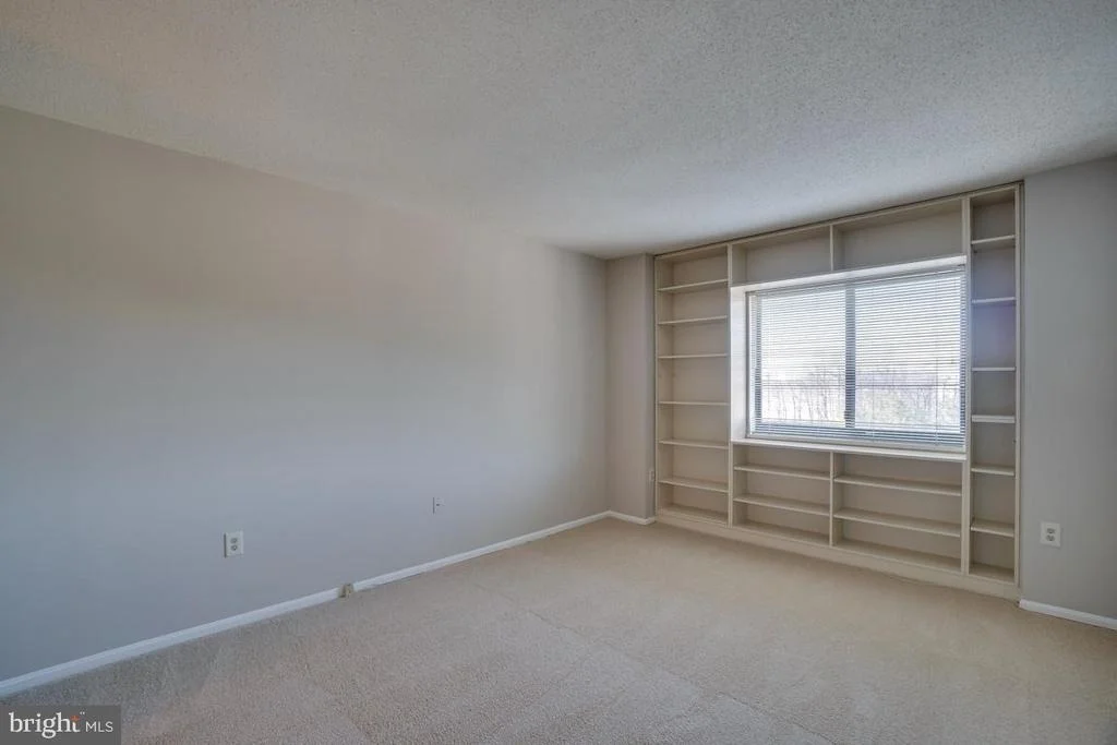 Photo of Unit 4707 at 15100 INTERLACHEN DRIVE